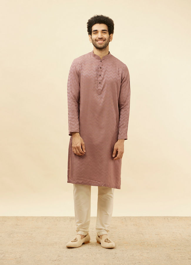 alt message - Manyavar Men Foxy Pink Chevron Patterned Kurta Set image number 2